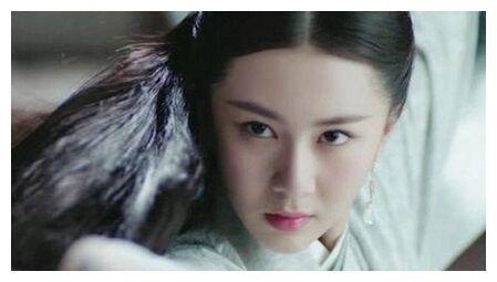 《扶摇》演唐芷蓉的阿丽亚火了，佛莲的王鹤润火了，配角就她没火