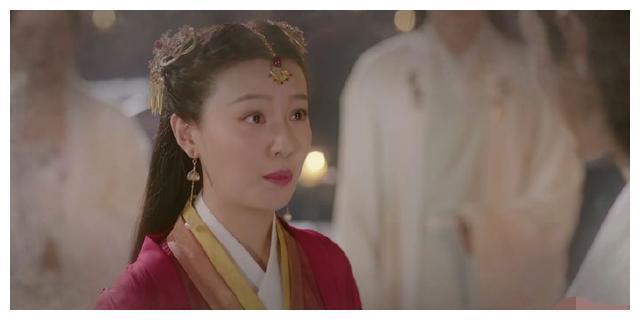 《扶摇》演唐芷蓉的阿丽亚火了，佛莲的王鹤润火了，配角就她没火
