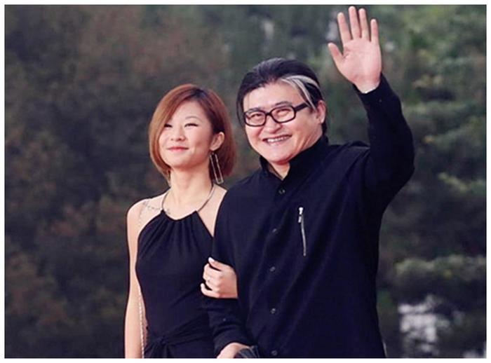 刘欢认识妻子9天就求婚，女儿刘一丝幸亏长相不随爹从小美到大