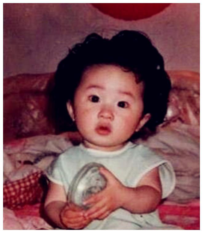 刘欢认识妻子9天就求婚，女儿刘一丝幸亏长相不随爹从小美到大