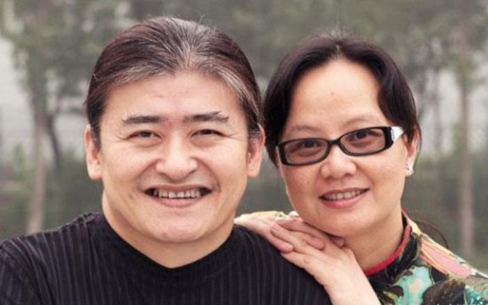 刘欢认识妻子9天就求婚，女儿刘一丝幸亏长相不随爹从小美到大