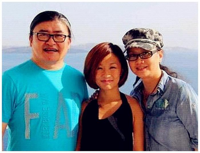 刘欢认识妻子9天就求婚，女儿刘一丝幸亏长相不随爹从小美到大