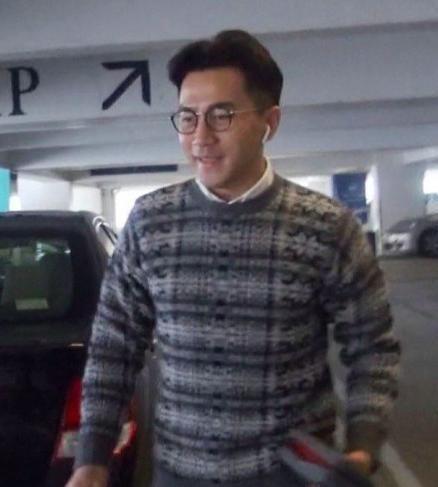 刘恺威过年全家照曝光