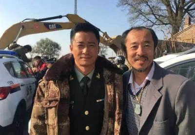 ​《战狼2》一上来就搞拆迁大队，万达不告你才有鬼了