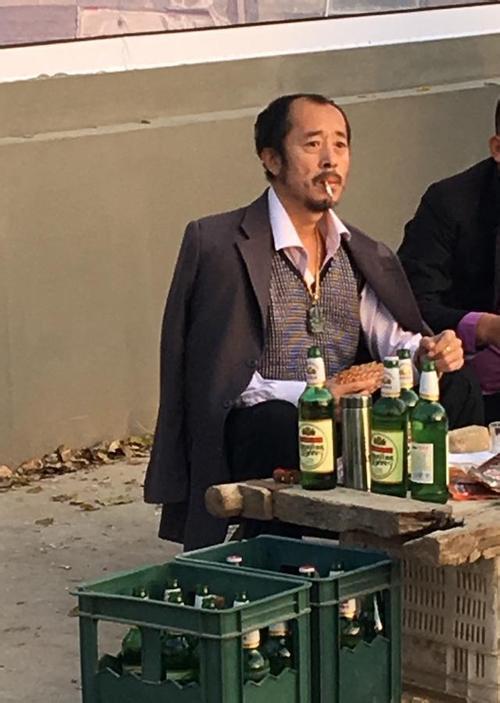 《战狼2》一上来就搞拆迁大队，万达不告你才有鬼了