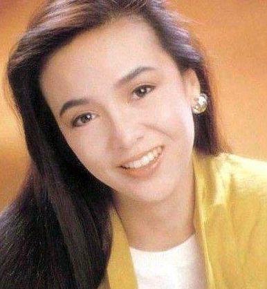 刘德华义姐郑裕玲整容失败，61岁近照吓坏路人，据称她微调过度