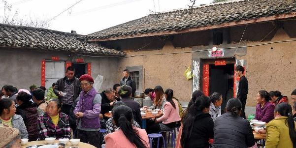 农村老话说“一表三千里，一堂五百年”是什么意思？