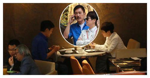 有点甜！68岁拉姑与老公同食甜筒秀恩爱，人生两大嗜好麻将、男人