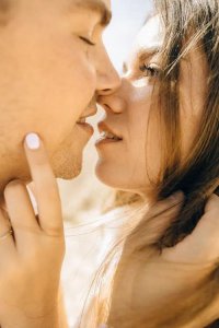 ​女人分居多久容易出轨?老婆异地出轨十大征兆