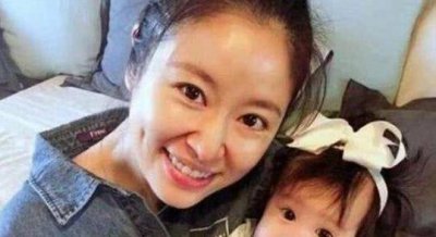 ​霍建华女儿曝光,林心如手抱颜值逆天小公主，网友：最美星二代