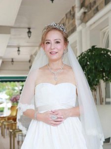 ​83版小龙女再婚，55岁翁静晶与赌王家族的何猷彪结婚
