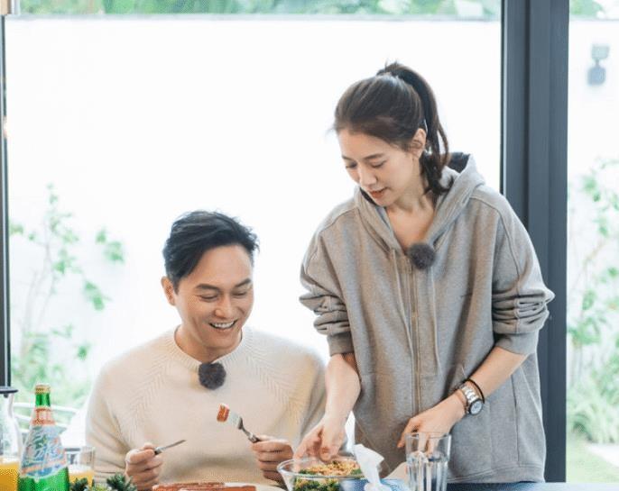 张智霖为何27年都这么宠袁咏仪？看到袁咏仪对他的付出就明白了