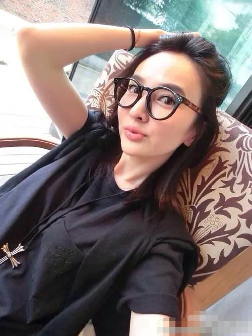 捞女界传奇，比韦雪还有手段，她才是古早网红中的顶流！