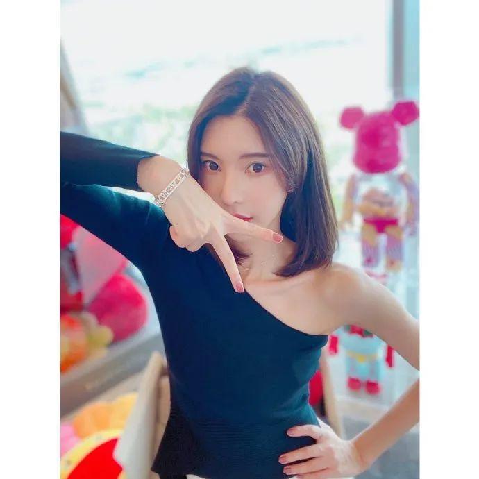 捞女界传奇，比韦雪还有手段，她才是古早网红中的顶流！