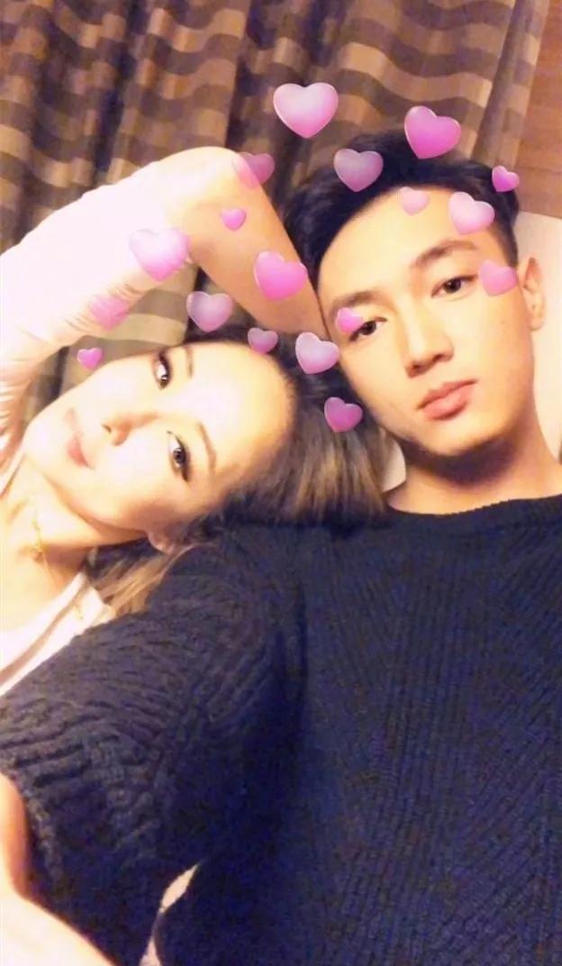 萧亚轩小16岁男友大起底：素人出道，不蹭女友热度却意外走红