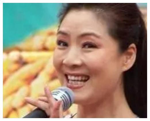 阎淑萍：曾比赵本山、潘长江名气大，她为何选择了隐退？
