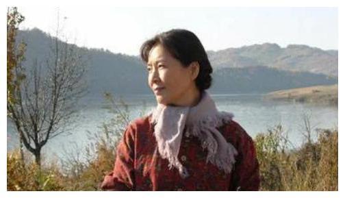 阎淑萍：曾比赵本山、潘长江名气大，她为何选择了隐退？