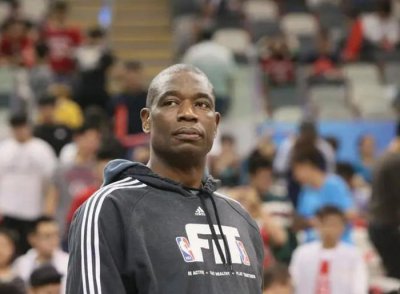 ​为何只有穆大叔能够在NBA的舞台摇手指？这是他的专属特权