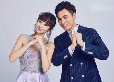 ​两人相差十岁，闪婚几年的时间生了两个儿子，堪称模范夫妻