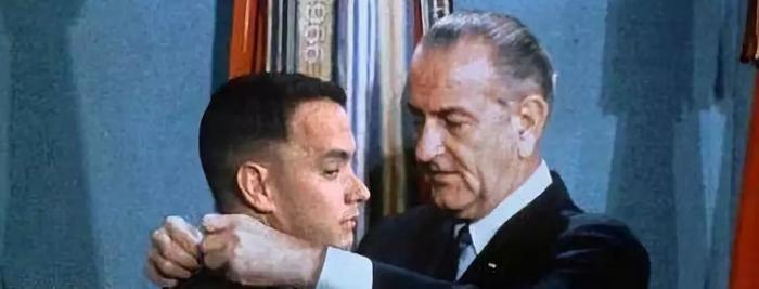汤姆·汉克斯获终身成就奖：一个演员，凭什么被称为“美国精神之父”？