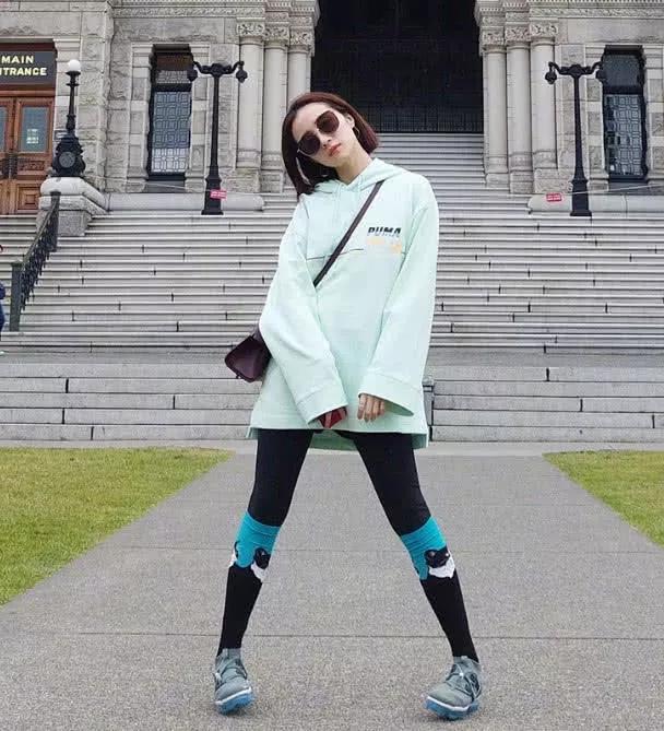 胡冰卿来拉仇恨的吧？这衣服看了让人饿到不行，想喝珍珠奶茶了