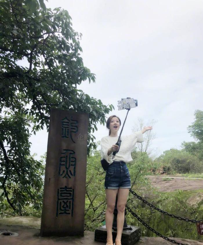 冯提莫代言杜蕾斯，被粉丝追问有没有用过，她脱口而出5个字