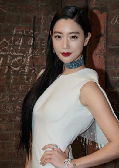 “亚洲第一美”克拉拉秀曼妙身姿，大秀好身材羡煞旁人啊