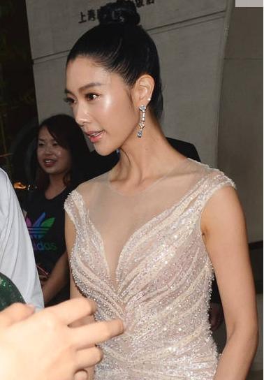 “亚洲第一美”克拉拉秀曼妙身姿，大秀好身材羡煞旁人啊