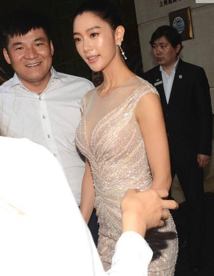 “亚洲第一美”克拉拉秀曼妙身姿，大秀好身材羡煞旁人啊