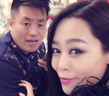 老婆跟着他住10年地下室，今成名给老婆买豪华大别墅，了解一下