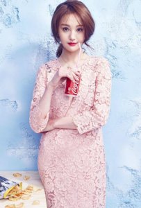 ​郑爽和娜扎同款泳装照曝光，一个清纯女神，一个让人看了想舔屏！