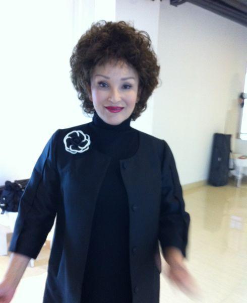 她长了一张天生整容脸，饰演恶婆婆走红，戏外两段婚姻69岁仍单身