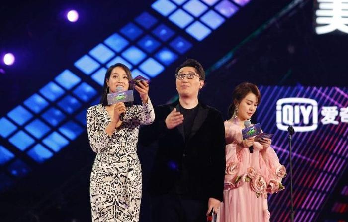 朱丹五连杀后开始做直播，主持行业也入寒冬？她已经走投无路