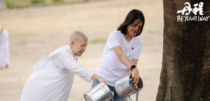 朱丹五连杀后开始做直播，主持行业也入寒冬？她已经走投无路