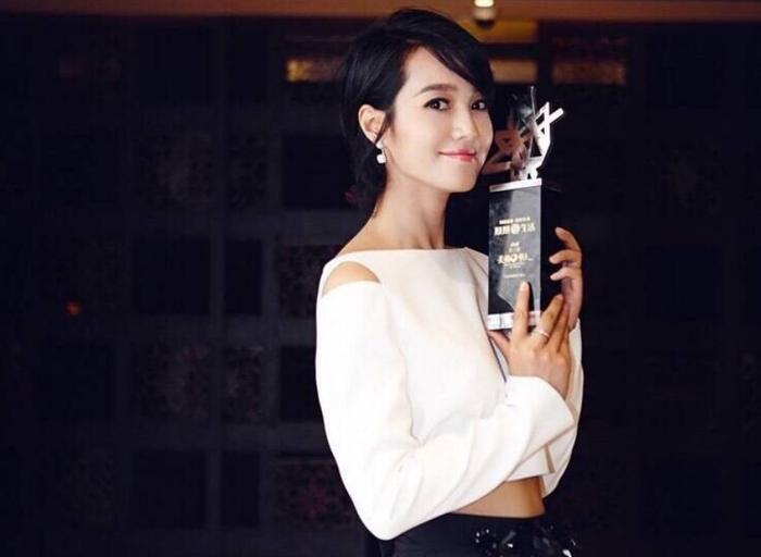 朱丹五连杀后开始做直播，主持行业也入寒冬？她已经走投无路
