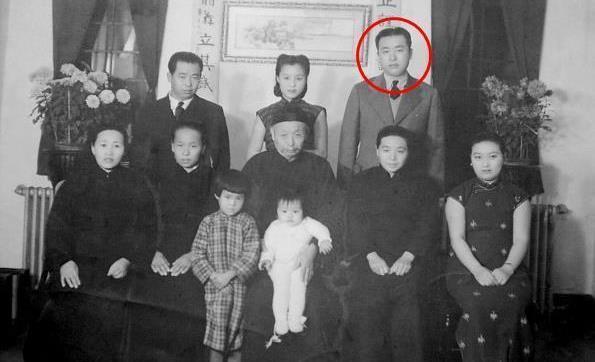 日本战败后，身为“汉奸”的他逃到日本娶妻生子，现在被后人敬仰