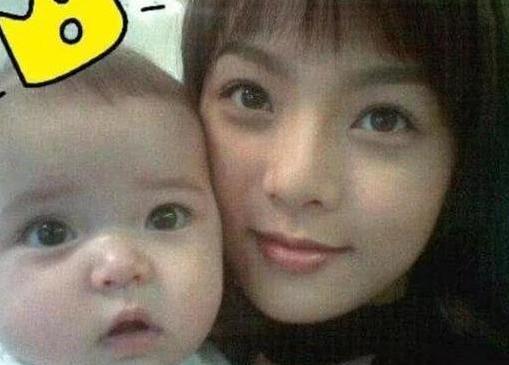 高梓淇蔡琳儿子长啥样？天生自带美瞳，网友：和妈妈模样复制粘贴