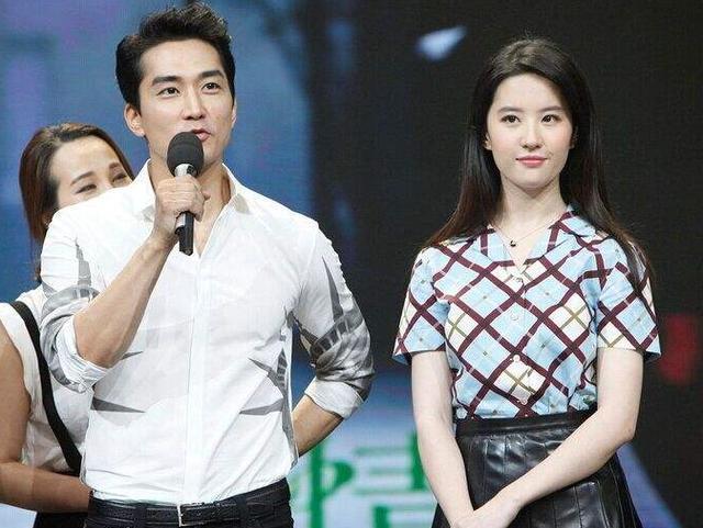 高梓淇蔡琳儿子长啥样？天生自带美瞳，网友：和妈妈模样复制粘贴