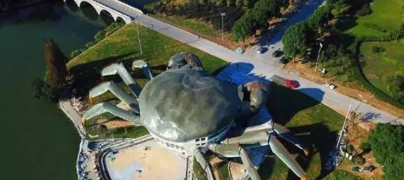 南有大闸蟹，北有大王八，中国的奇葩建筑可以凑齐一桌海鲜宴了