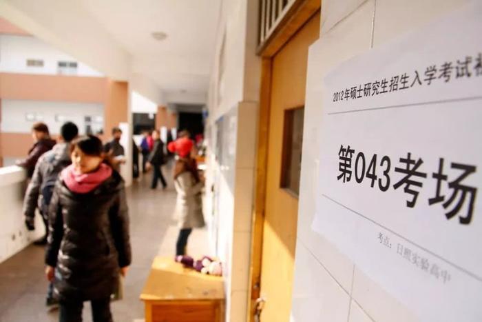 院长涉嫌篡改考研复试成绩：第一名变成不及格，被淘汰的榜上有名