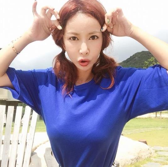她是韩国元祖女团成员，凭双胞胎女儿火遍韩国，今因赌博倾家荡产