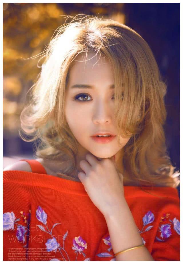 又一渣男出轨！女星被绿却大方祝福对方，手腕血迹明显引大家担心