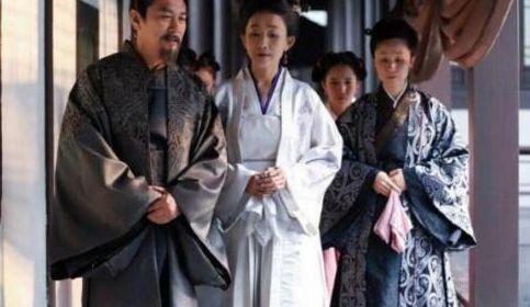 邕王妃与嘉成县主的报应即将来了，荣妃勾结兖王造反，只为妹报仇
