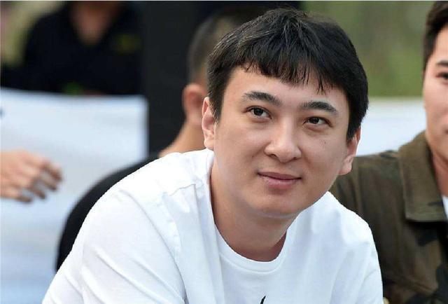 小智直播怒骂王思聪是JB，回应下跪事件，王思聪或曝光小智照片