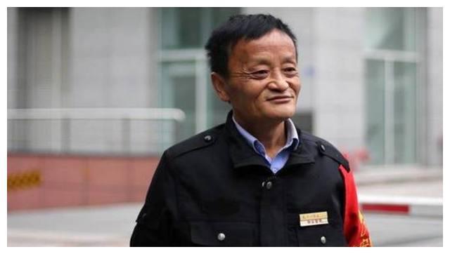 又一个马云“分身”成都一小区门卫撞脸马云，觉得自己比马云帅