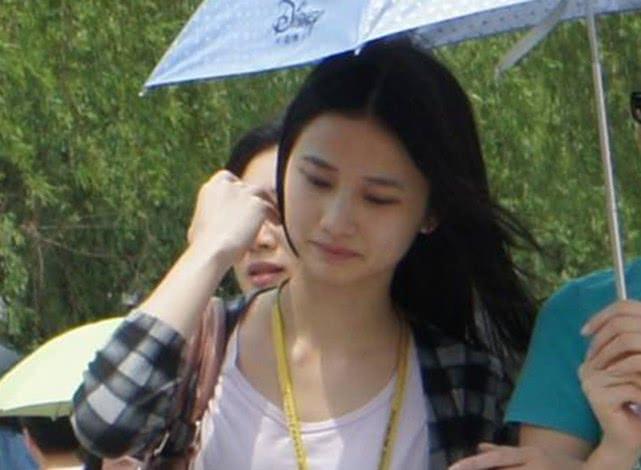 她是美女老师,上课时被学生偷拍,因这张照片走红网络!