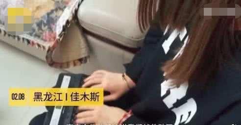 春晚葛优小品中，除了潘长江，这个女孩火了，人称春晚第一手速！