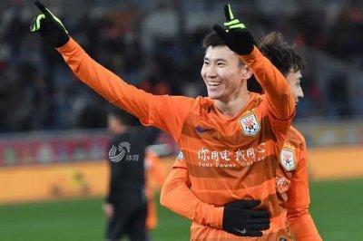 ​他是白斩鸡鼻祖，也是鲁能走出的中场大师，35岁仍追逐自己的梦想