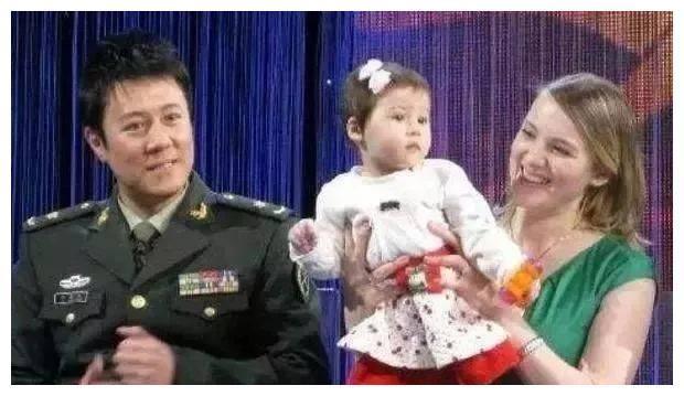 蔡国庆国外国内两任妻子公开，这背景颜值！当年拒绝那英真相了！
