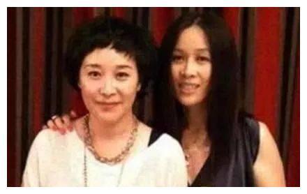 蔡国庆国外国内两任妻子公开，这背景颜值！当年拒绝那英真相了！